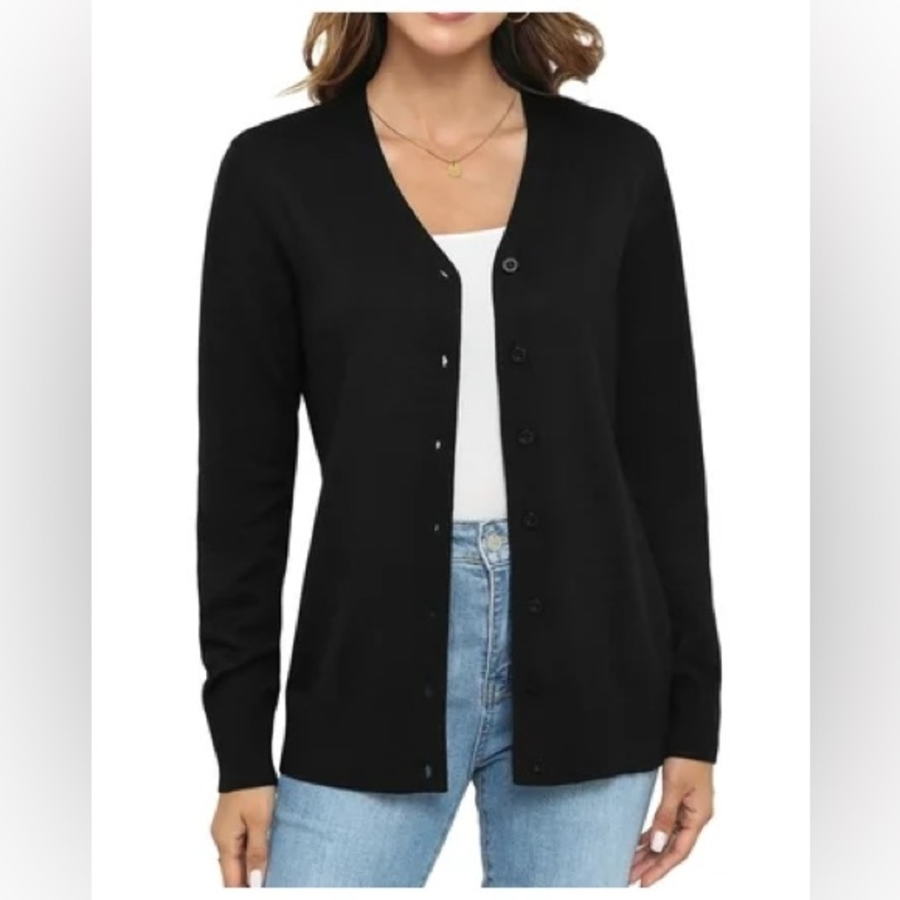 🖤Charlotte Avery V- neck sweater